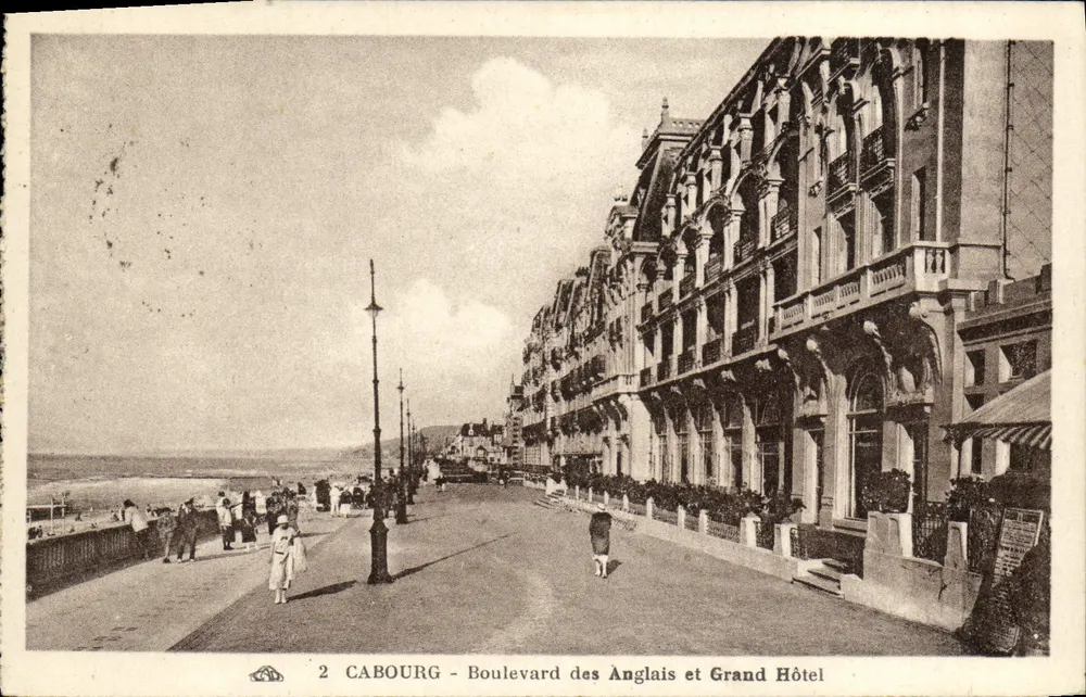 Cabourg - Boulevard des Anglais und Grand Hôtel — unbekannter Verlag, Seriennummer 2 - Vorderseite