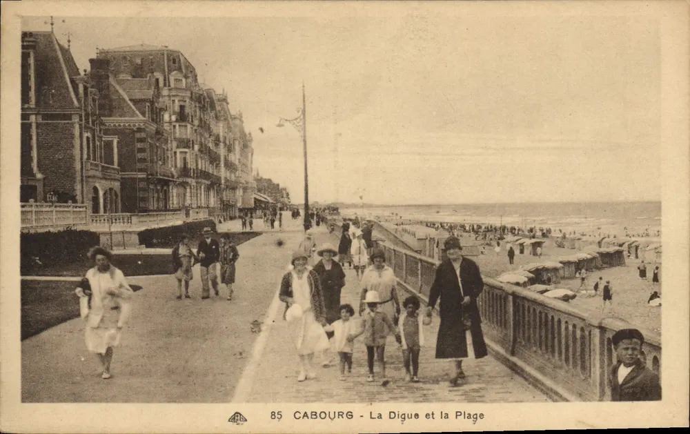 Cabourg - A Dique e a Praia — editor A.P.B. n° 85 - Frente