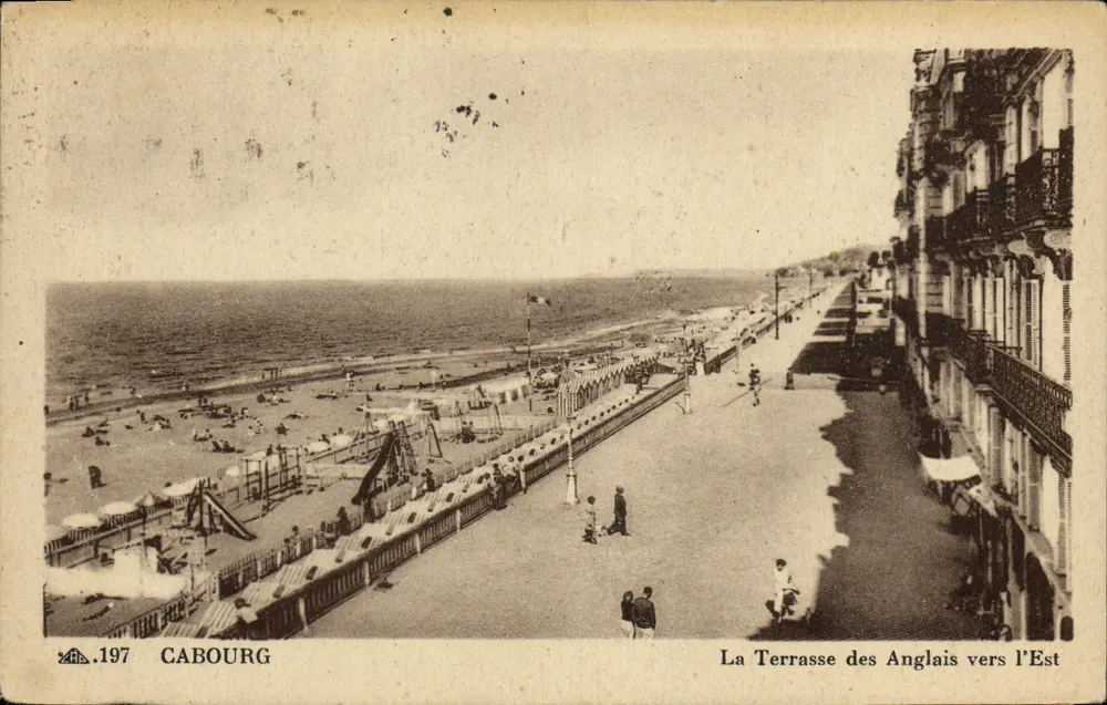 Cabourg — A Terrasse dos Ingleses para Leste — Editor Cie des Arts Photographiques, n°197 - Frente