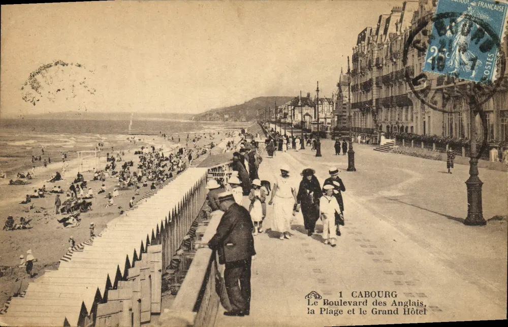 Cabourg — Der Boulevard des Anglais, die Strände und das Grand Hotel — Verlag: CPHAPHIL - Vorderseite