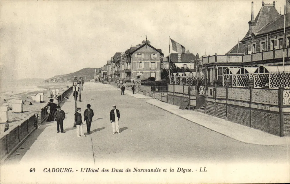 Cabourg - Das Hotel der Herzöge von Normandie und die Digue - LL - Vorderseite