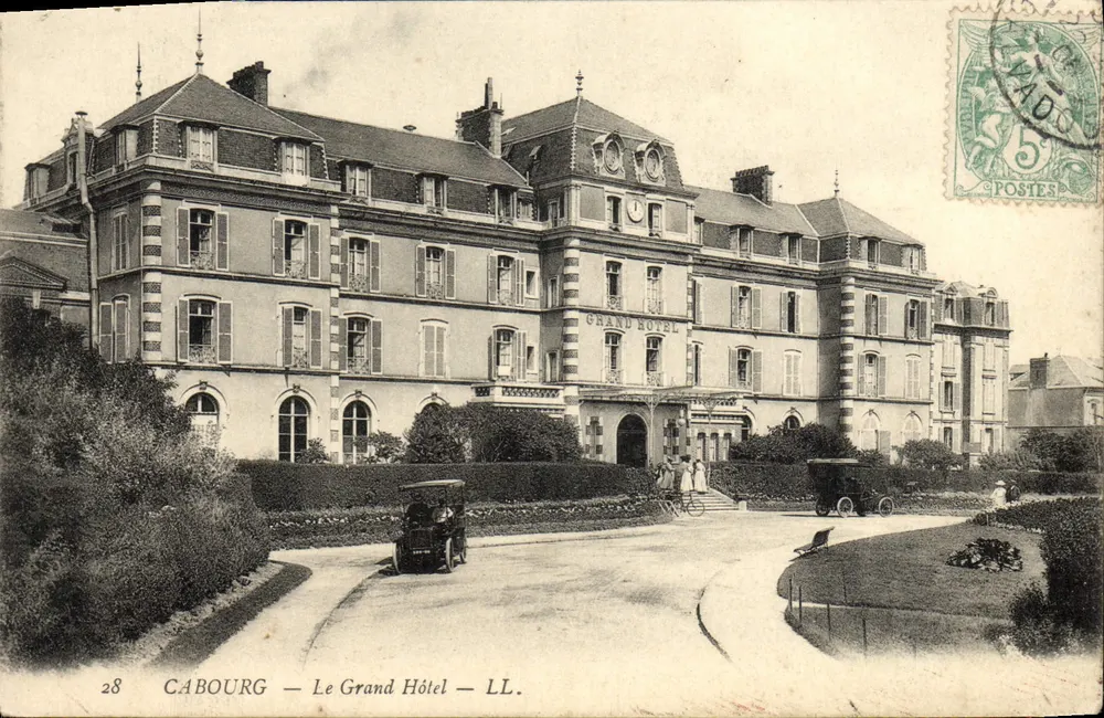 Cabourg — O Grand Hôtel — LL. - Frente