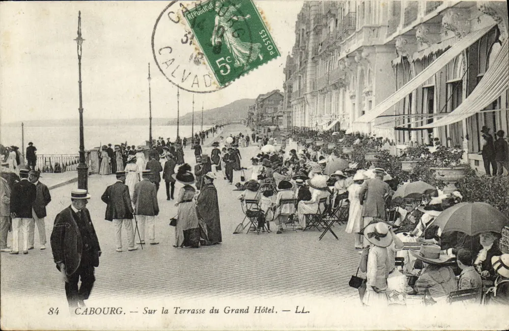 Cabourg — Auf der Terrasse des Grand Hotels — LL. - Vorderseite