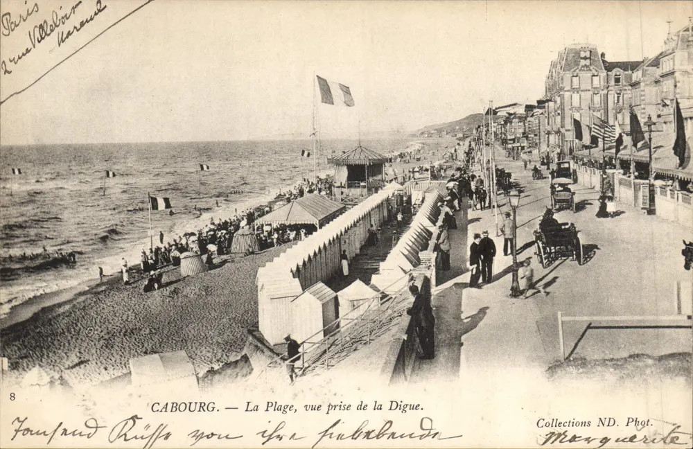 Cabourg — Die Strandpromenade, Aufnahme von der Digue — Sammlung ND. Fot. Marguerite - Vorderseite