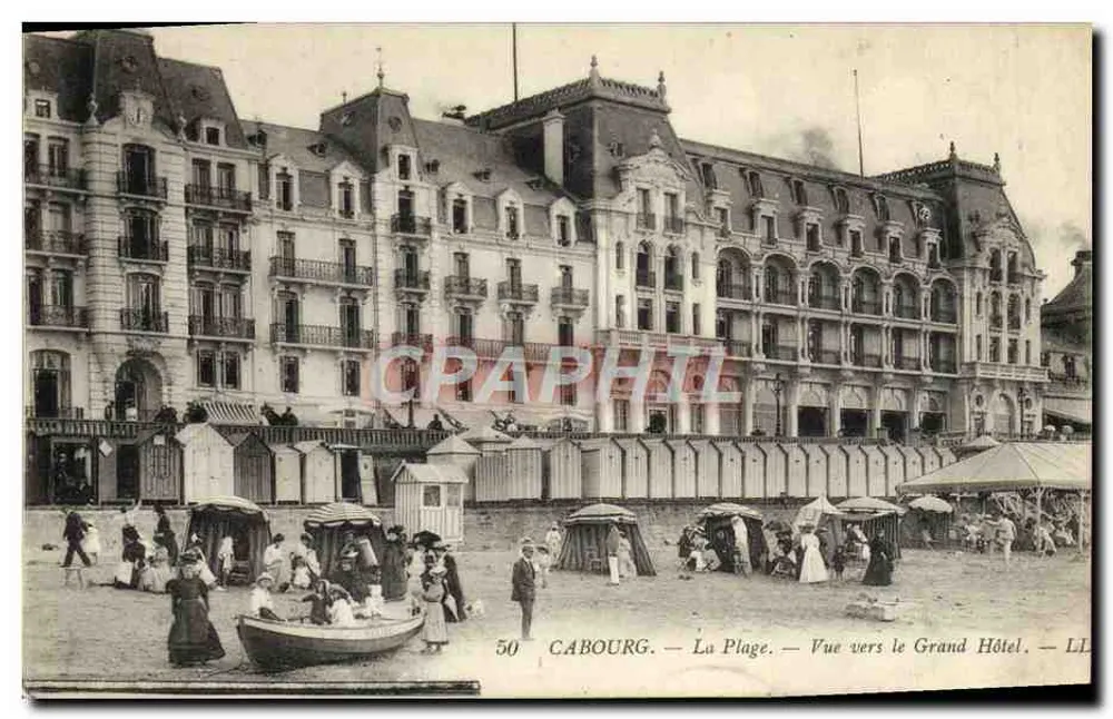 Cabourg — La Plage — Vue vers le Grand Hôtel — LL - Recto