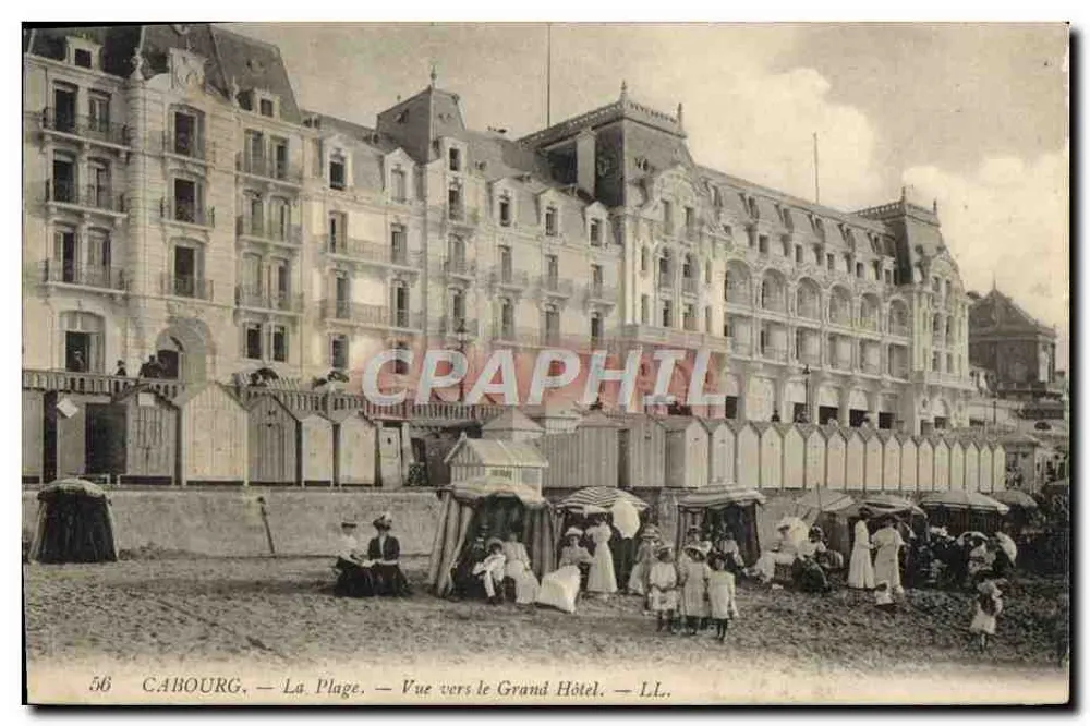 Cabourg — Die Strandpromenade — Blick zum Grand Hotel — LL. - Vorderseite