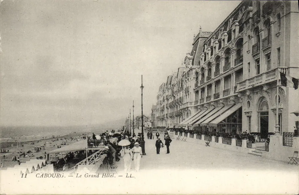 Cabourg — O Grande Hotel — LL. - Frente