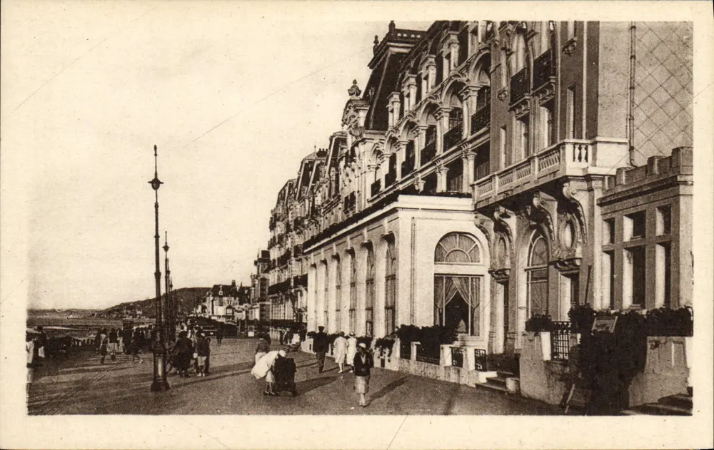 Cabourg — Das Grand Hotel und die Digue — Viraut et Mauciere, Architekten - Vorderseite