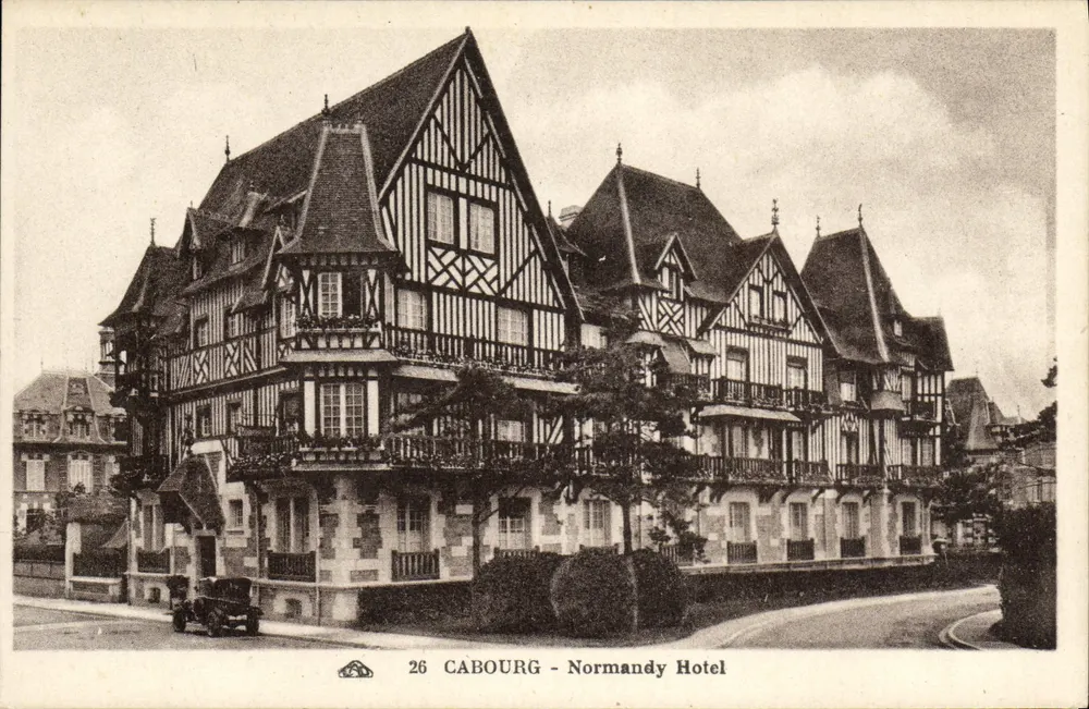 Cabourg - Hotel de Normandie — hotel à colombages — editor: 3e Atelier des Arts Photomécaniques, Cabourg - Frente