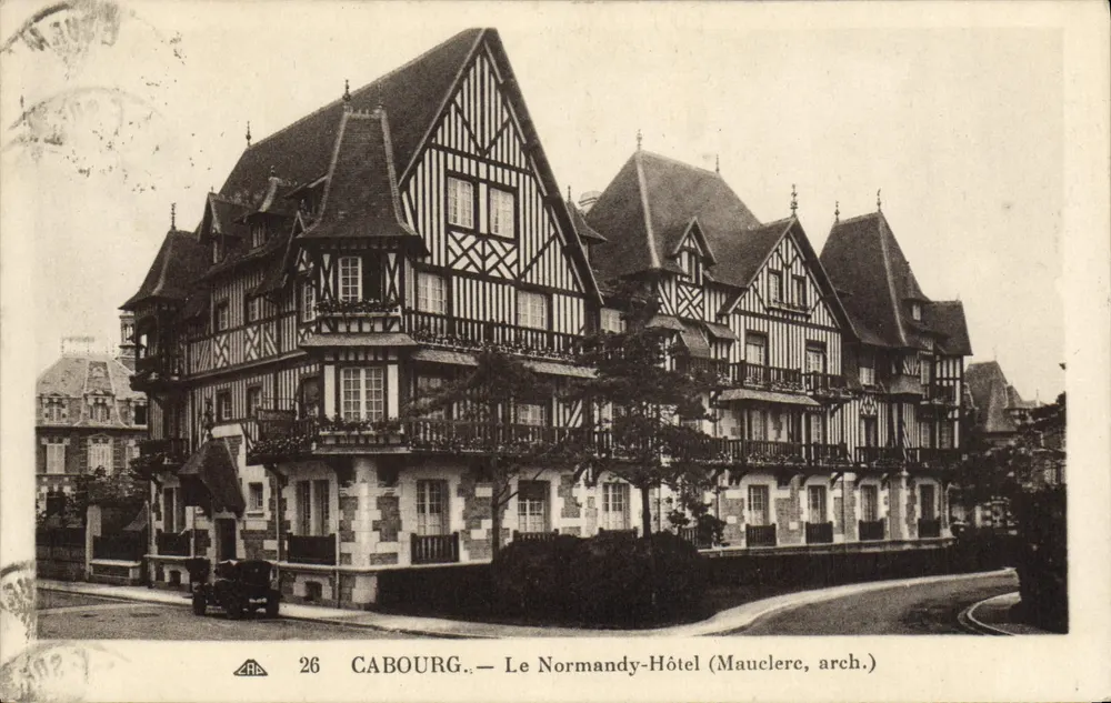 Cabourg — O Hotel Normandy (Mauclecre, arq.) - Frente