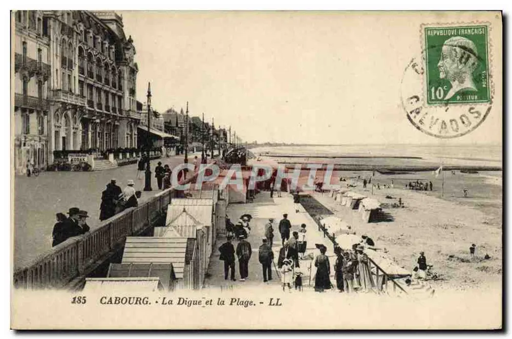 Cabourg — De Dijk en de Strand — LL - Voorkant