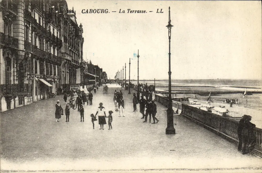 Cabourg — La Terrasse — LL - Frente