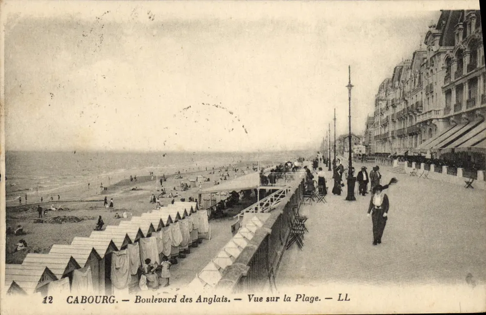 Cabourg — Boulevard des Anglais — Blick auf den Strand — LL - Vorderseite