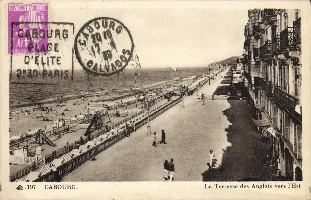 Cabourg — A Terrasse dos Ingleses para o Leste — Editor: Ch. des Arts Photomécaniques, Strasbourg - Frente