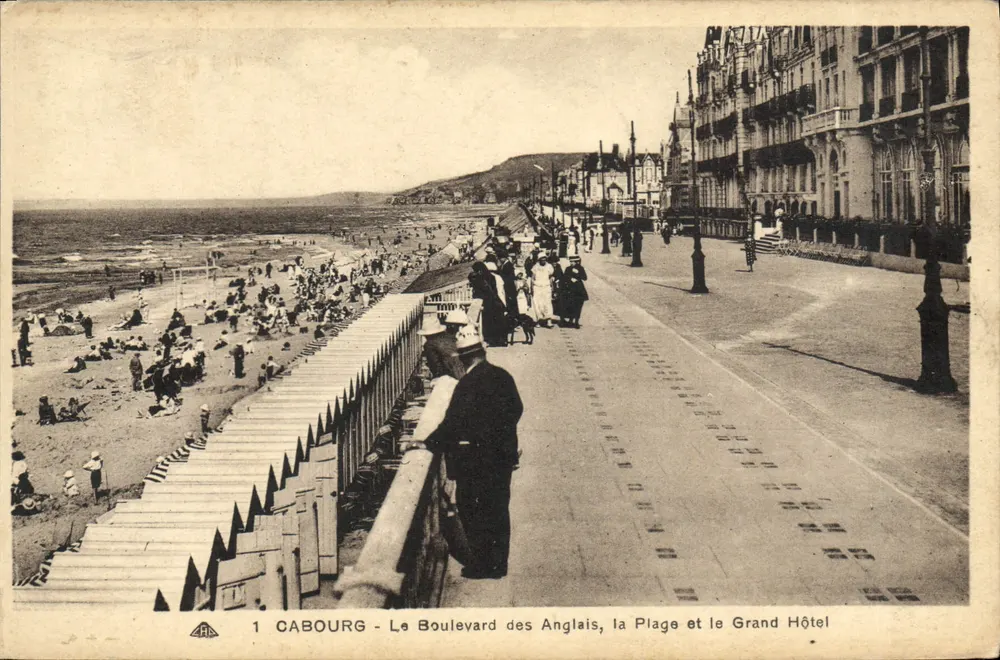 Cabourg - Der Boulevard des Anglais, die Strandpromenade und das Grand Hôtel — Verlag C. Des Arts Photomécaniques, Nr. 1 - Vorderseite