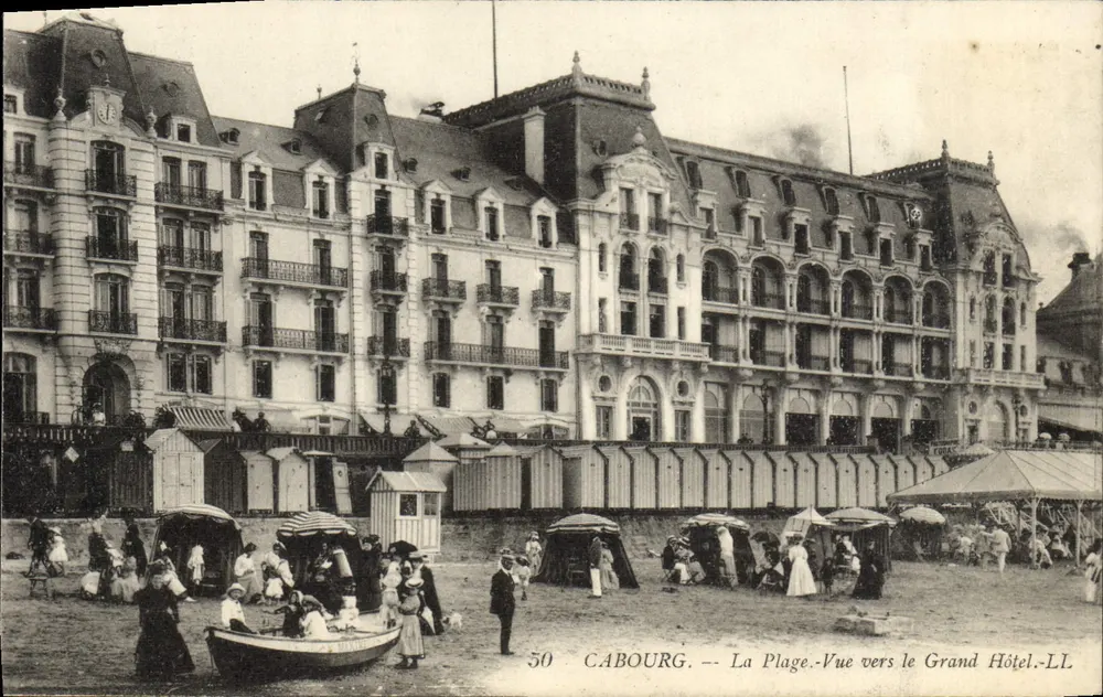 Cabourg — Die Strandpromenade. Ansicht zum Grand Hotel — LL, Nr. 50 - Vorderseite