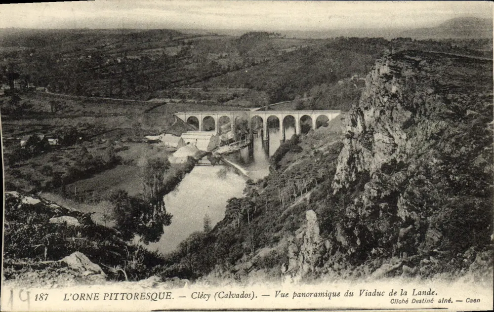 Die malerische Orne — Clécy (Calvados) — Panoramablick auf den Viaduc de la Lande — Foto für Alné — Caen - Vorderseite