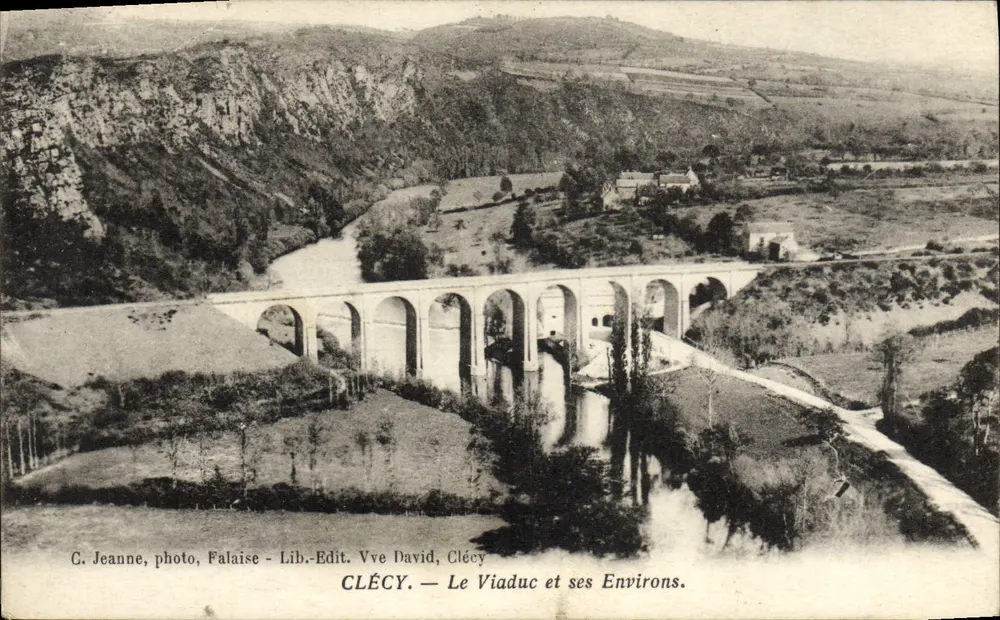 Clécy — O Viaduto e seus Arredores — C. Jeanne, foto, Falaise - Lib. Edit. Vve David, Clécy - Frente