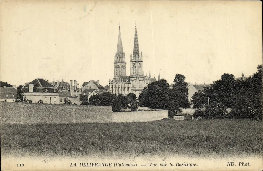 La Delivrande (Calvados) — Vista da Basílica. ND. Fot. n°110 - Frente