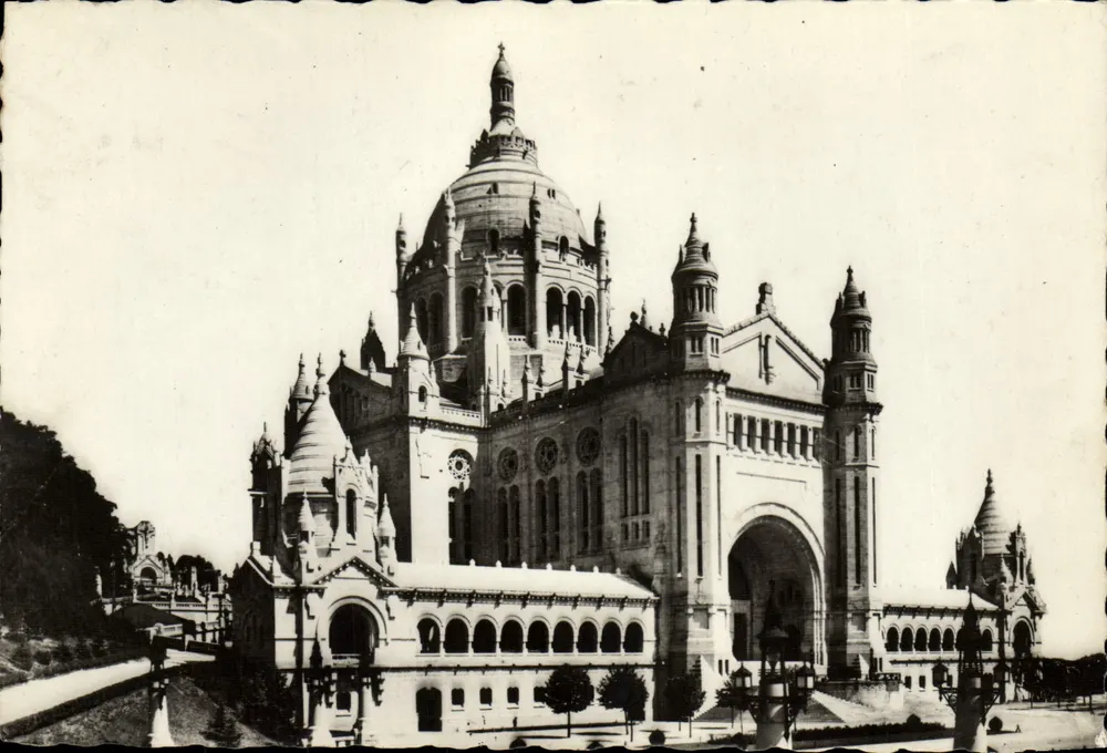 A Basílica de Lisieux — Vista geral — Fabricação francesa - Frente