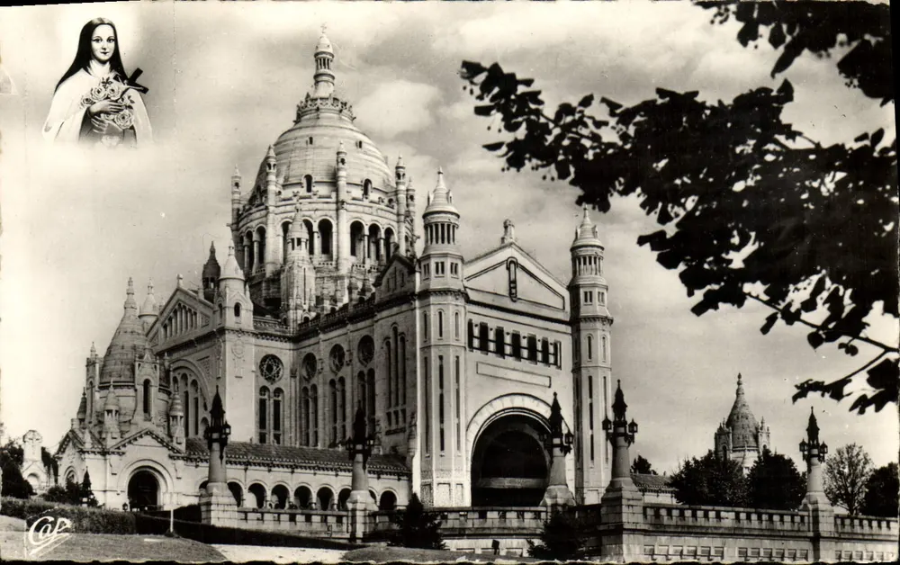 Basílica do Sagrado Coração — Paris — Réal-Foto - Frente