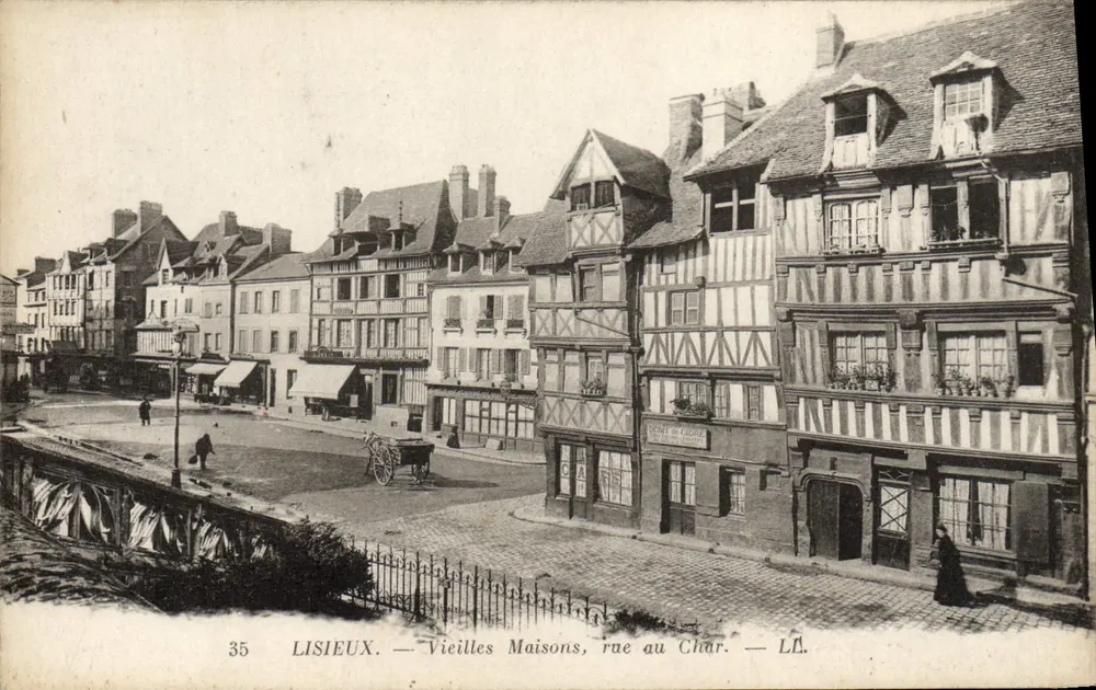 Lisieux — Alte Häuser, rue au Char — LL. - Vorderseite