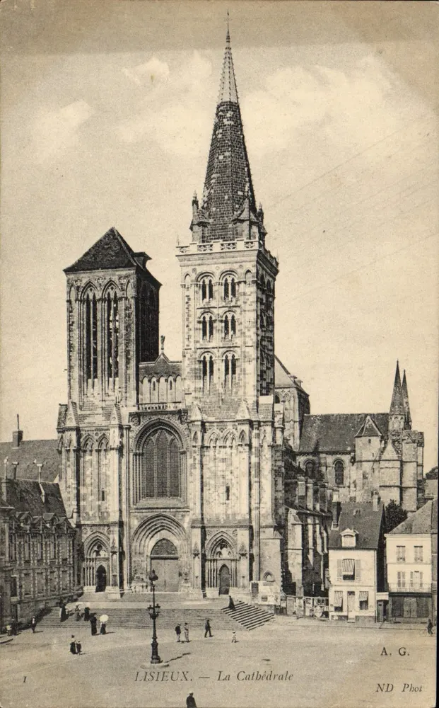 Lisieux — A Catedral — A.G. Fot. - Frente