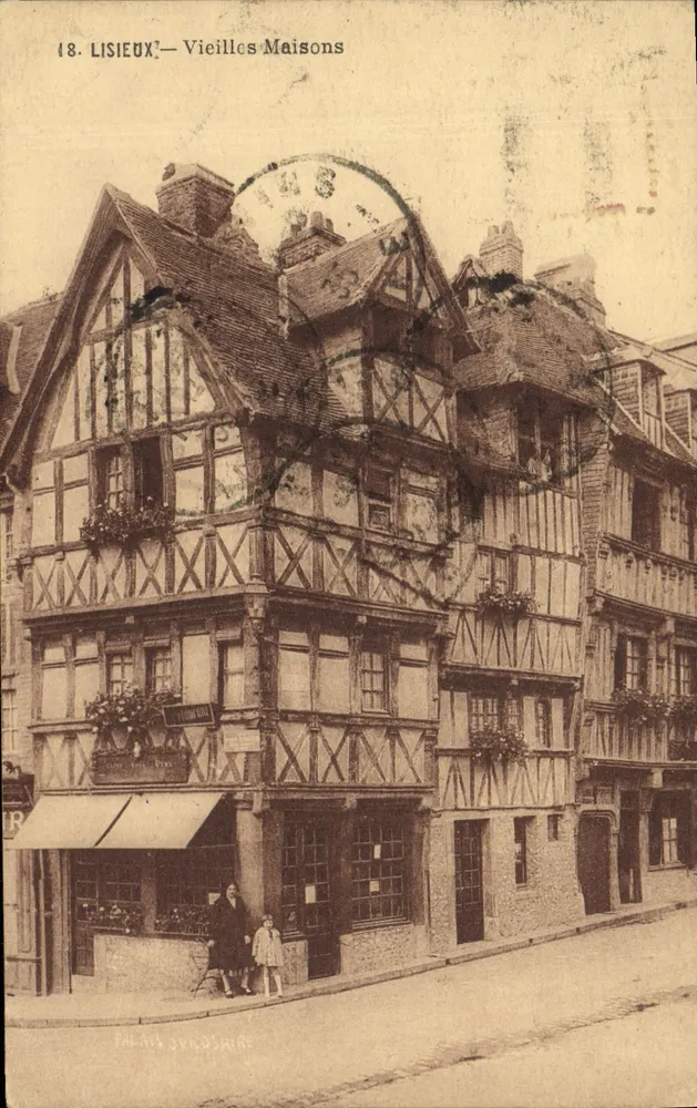 Lisieux — Velhas Casas — Palácio Juvenshaire - Frente