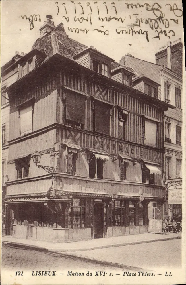 Lisieux — Casa do século XVI — Place Thiers — LL - Frente
