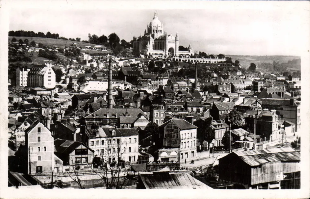 Lisieux — Vista geral em direção à Basílica — C.A.P. Paris - Frente