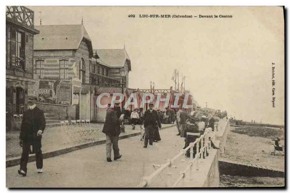 LUC-SUR-MER (Calvados) — Vista diante do Casino — J. Buchin, 492 - Frente