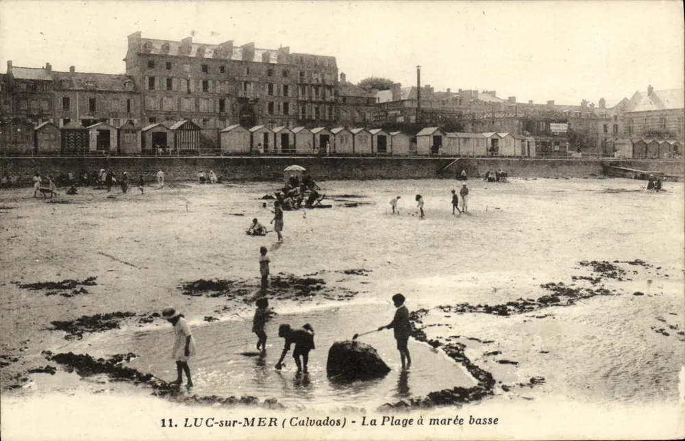LUC-sur-MER (Calvados) - A Praia com maré baixa - Frente