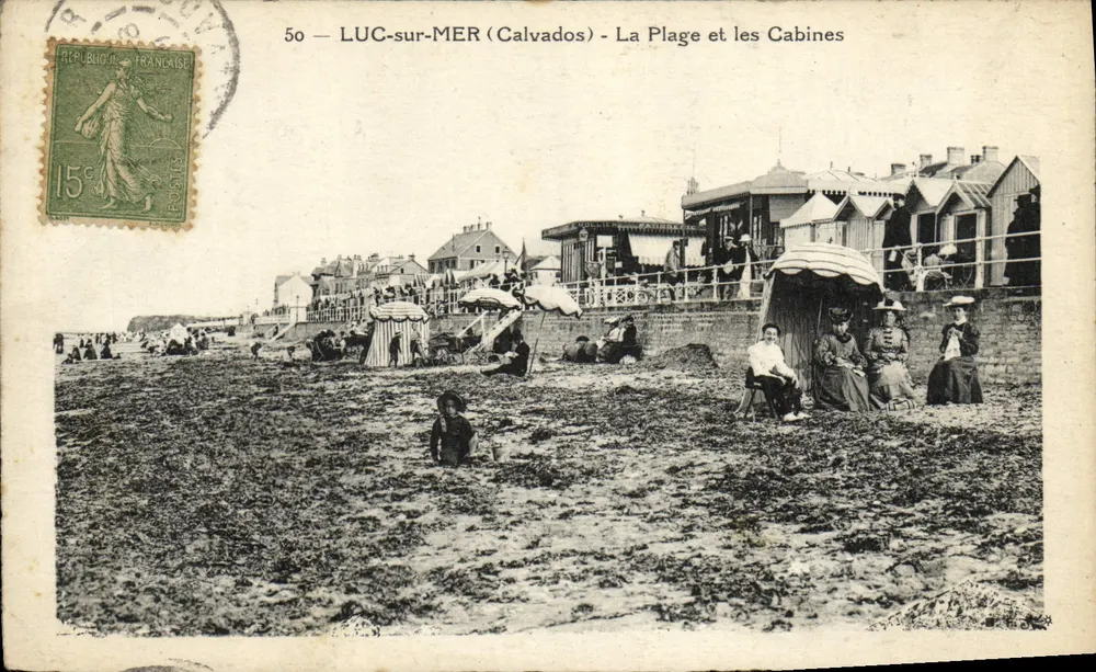 LUC-sur-MER (Calvados) — A Praia e as Cabines — Editor Luc-sur-Mer, n°50 - Frente
