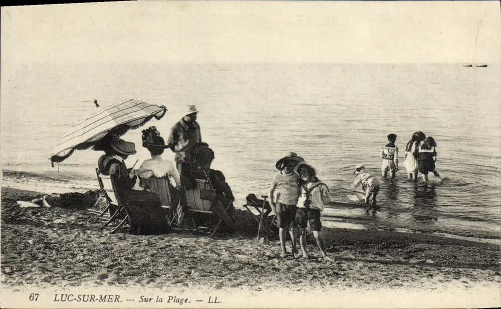 Luc-sur-Mer — Na Praia — LL. n°67 - Frente