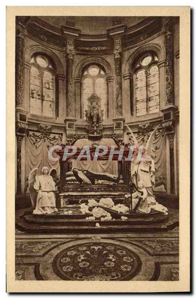 Capela e Reliquiário de Santa Teresinha do Menino Jesus no Carmelo de Lisieux — Estátua milagrosa da Virgem do Sorriso - Frente