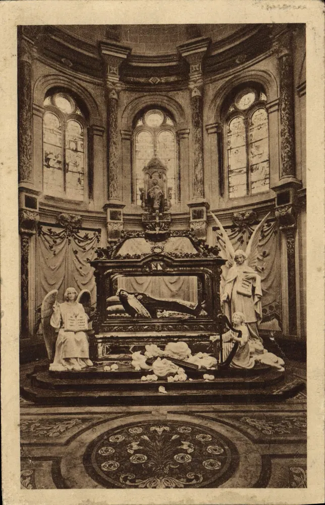 Capela e Cúpula de Santa Térèsa da Criança-Jesus — Calvados — editor não visível - Frente