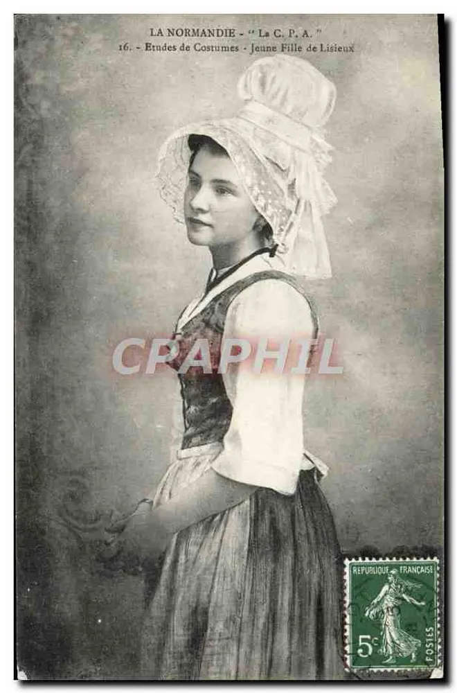 Normandie - "Die C. P. A." - Kleidungsstudien - Mädchen aus Lisieux - Vorderseite