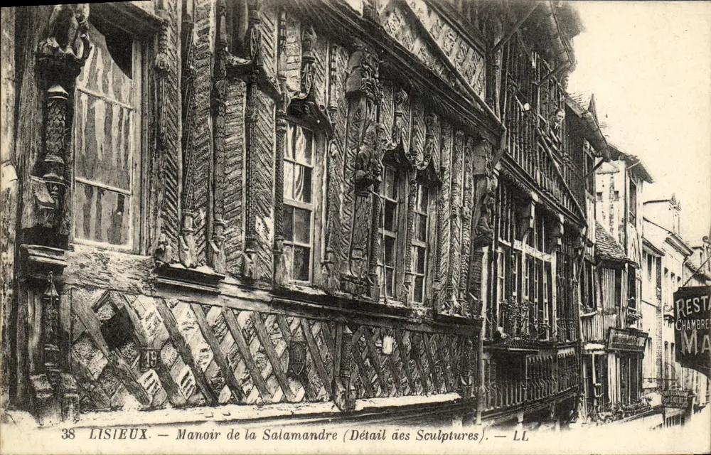 Lisieux — Castillo de la Salamandra (Detalle de las Esculturas) — LL - Anverso