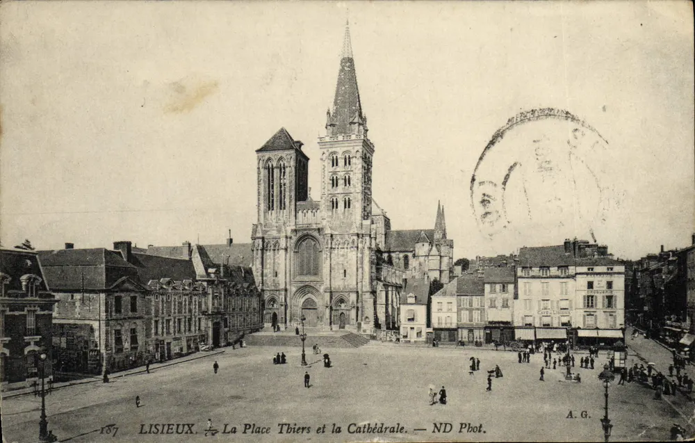Lisieux — Place Thiers und die Kathedrale — ND Phot. - Vorderseite