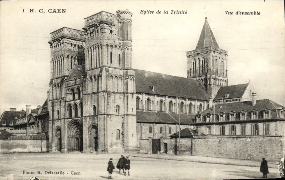Igreja da Trindade - Visão geral — Caen — Foto R. Delassalle - Frente