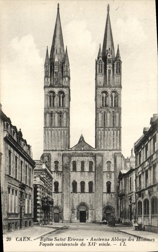 Caen — Kirche Saint-Étienne — Westfassade des 12. Jahrhunderts — Ehemalige Abtei der Männer - Vorderseite