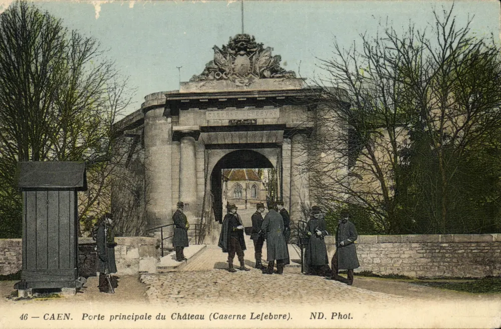 Caen — Haupteingang des Schlosses (Kaserne Lefebvre) — ND. Phot. - Vorderseite