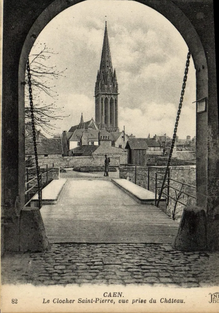 Der Glockenturm Saint-Pierre, Ansicht vom Schloss — CAEN — n° 82 - Vorderseite