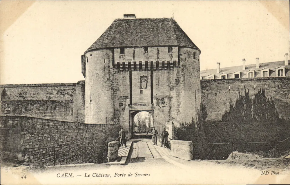 CAEN — O Castelo, Porta de Socorro — ND Phot, n°44 - Frente
