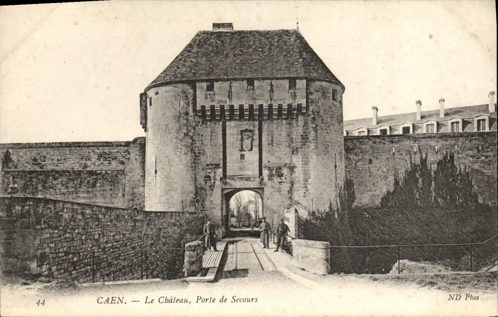 Caen — O Castelo, Porta de Socorro — ND Fot, n°44 - Frente