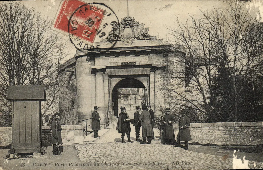 Caen — Haupteingang des Schlosses (Kaserne Léfebvre) — ND Fotografie - Vorderseite