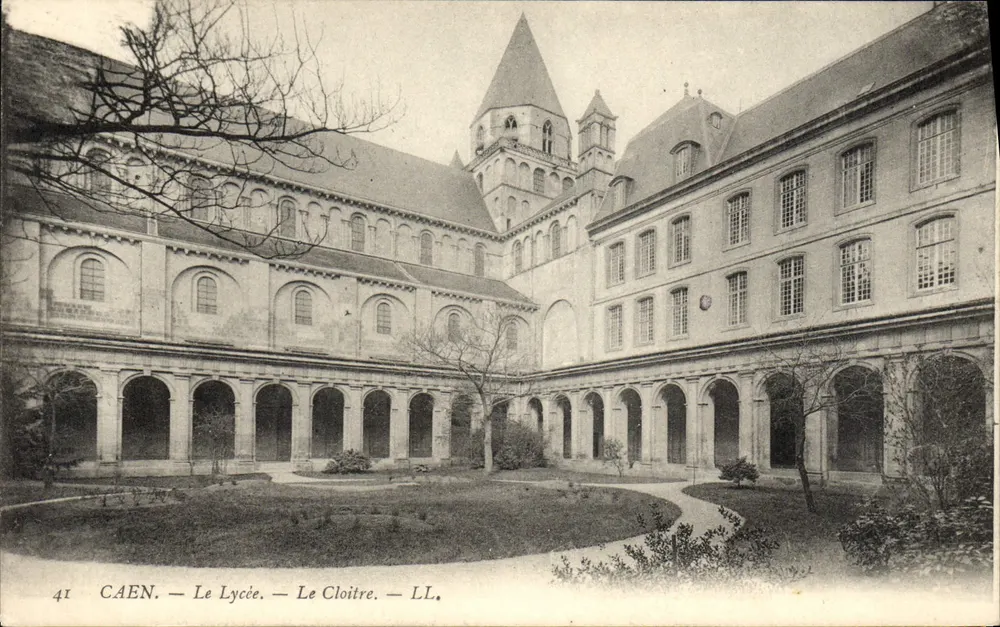 Vista de Caen — O Liceu — O Claustro — LL. - Frente