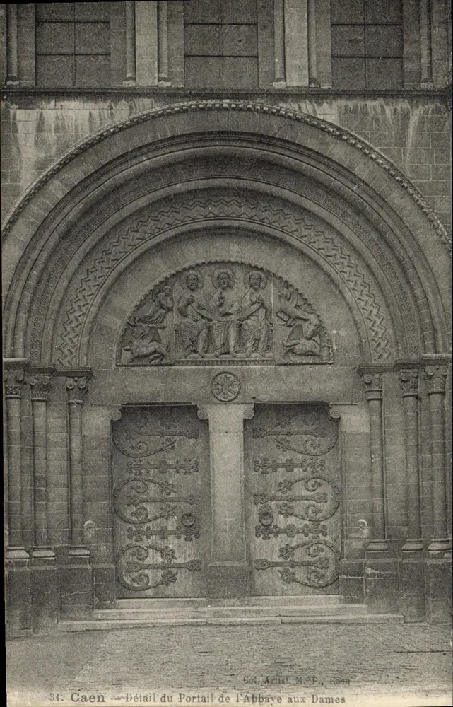 Caen — Detalhe do Portal da Abadia das Senhoras — Col. Artística M. P. Caen - Frente