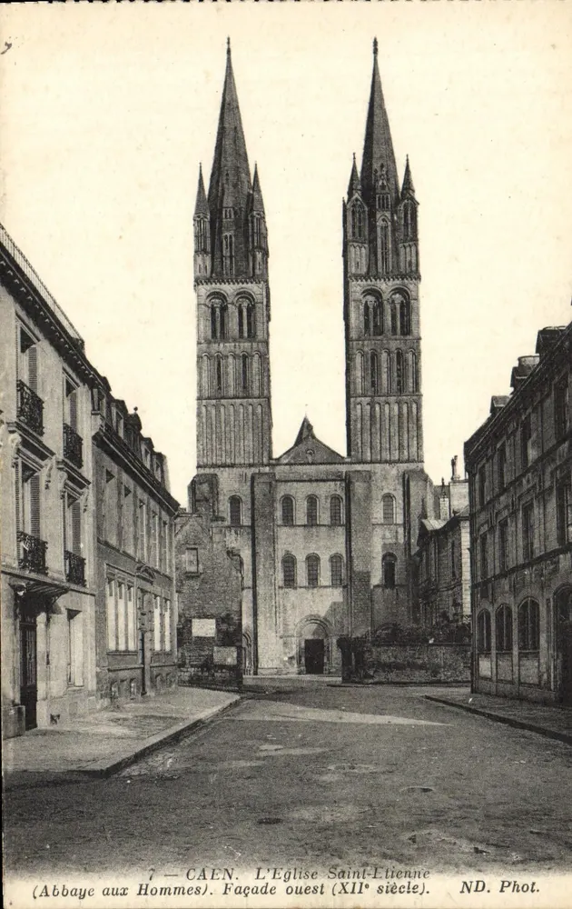 Caen — Die Kirche Saint-Étienne (Abbaye aux Hommes) — Westfassade (12. Jahrhundert) — ND. Phot. - Vorderseite