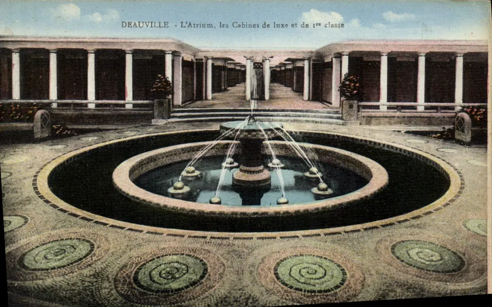 Deauville - Das Atrium, die Luxuscabines und Erste Klasse - Vorderseite